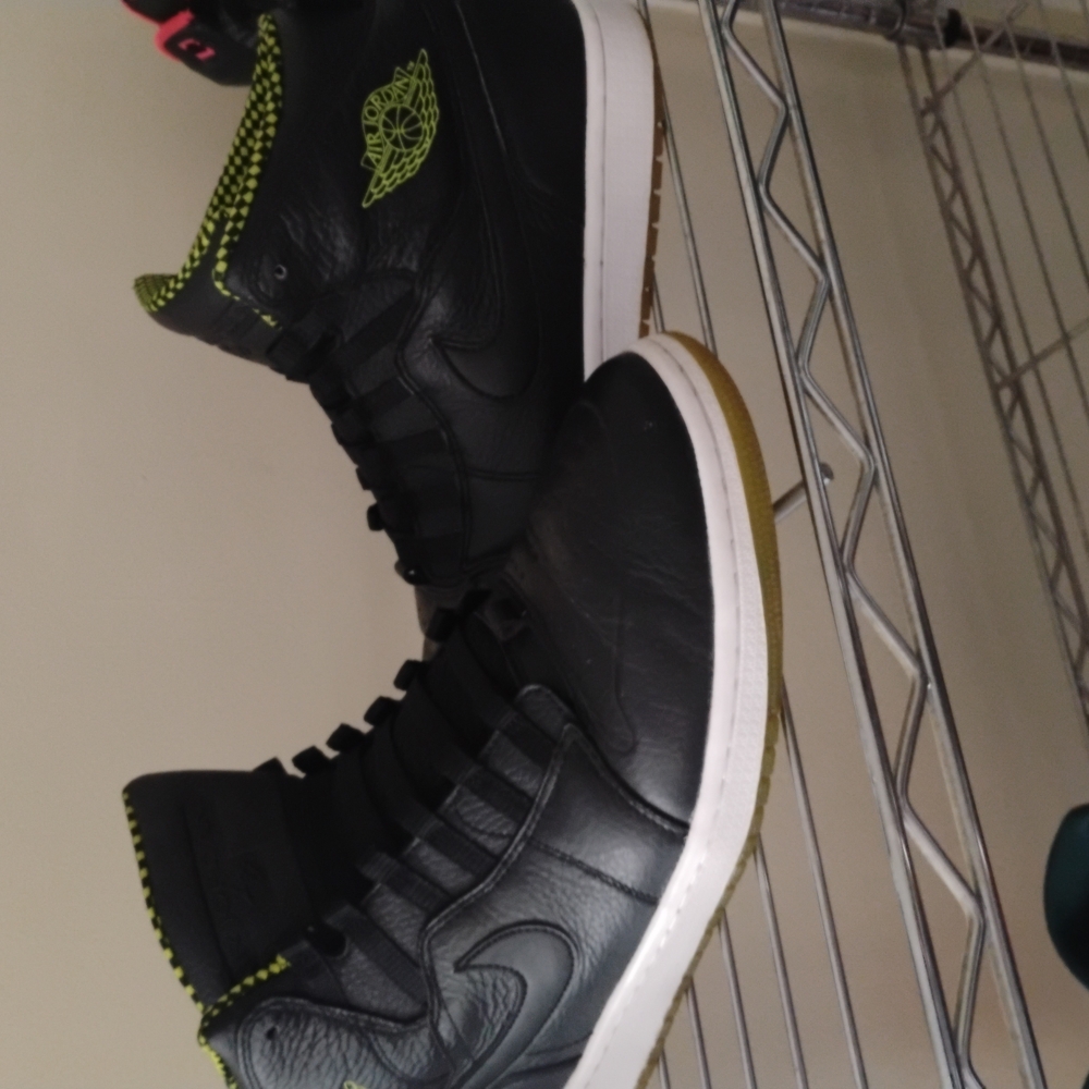 Nike Black and Green Athletic Sneakers